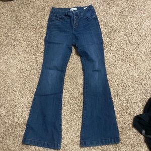 Cute flare jeans! Stretchy!